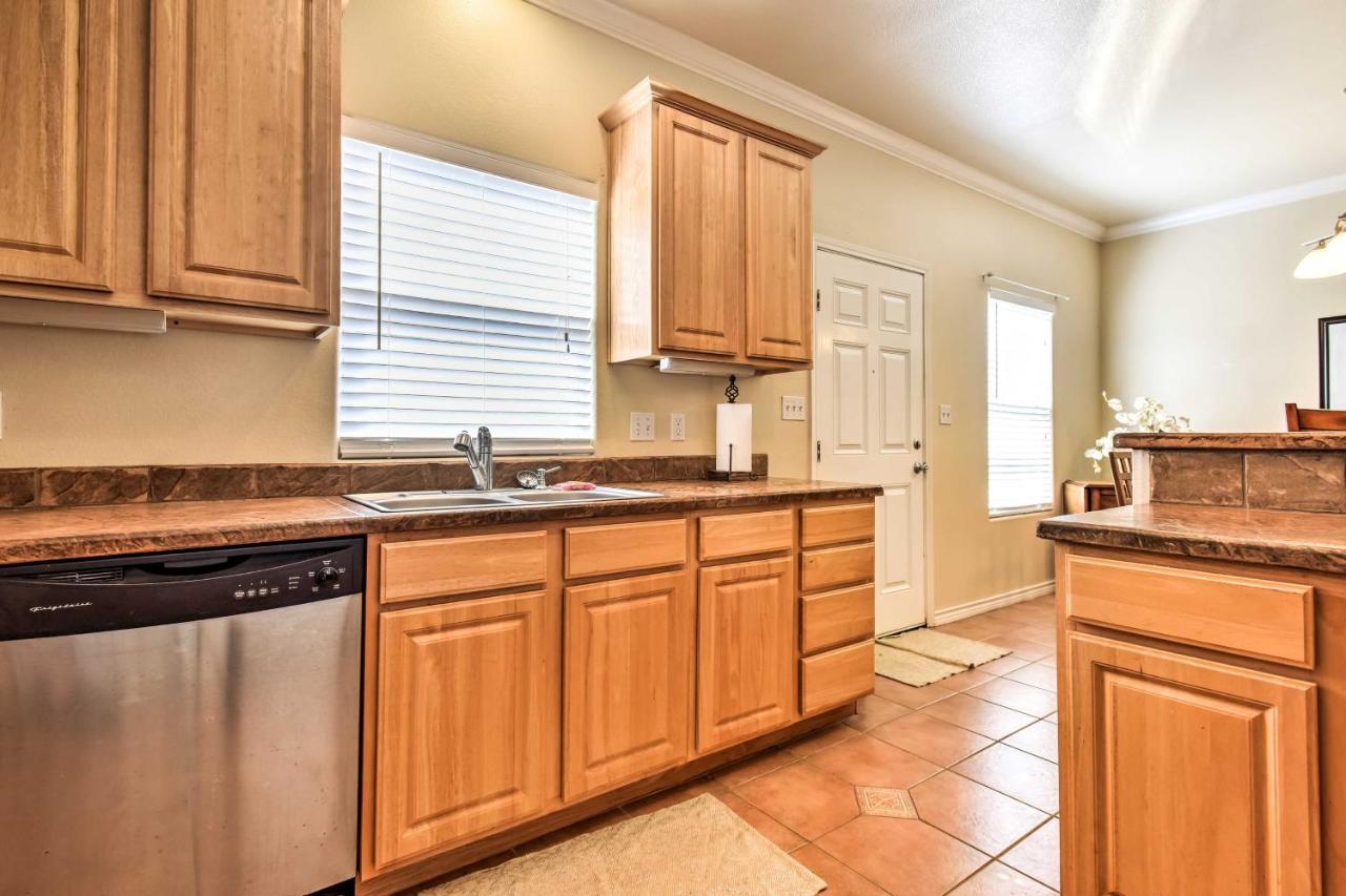 Waterfront Corpus Christi Townhome With Pool And Dock! エクステリア 写真