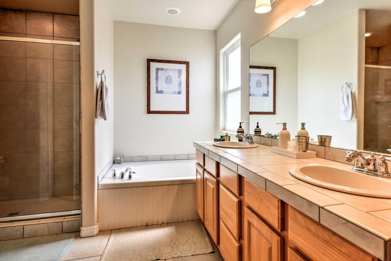 Waterfront Corpus Christi Townhome With Pool And Dock! エクステリア 写真