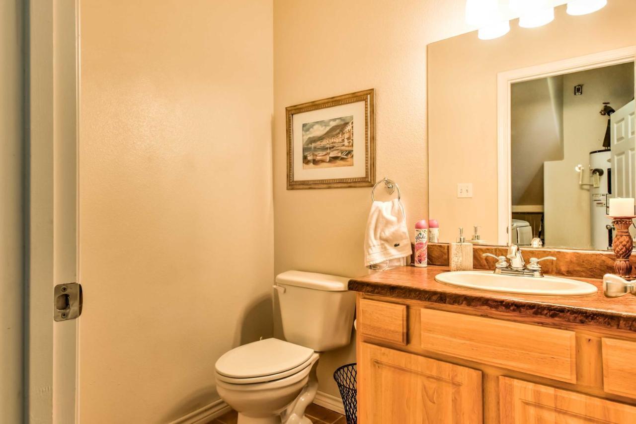 Waterfront Corpus Christi Townhome With Pool And Dock! エクステリア 写真